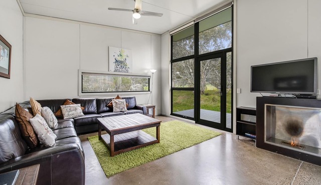 Ecocrackenback 2 'Sustainable chalet close to the slopes.'