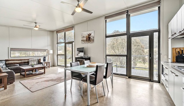 Ecocrackenback 4 'Sustainable chalet close to the slopes.'