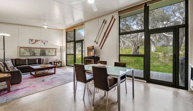 Ecocrackenback 9 'Sustainable chalet close to the slopes.'