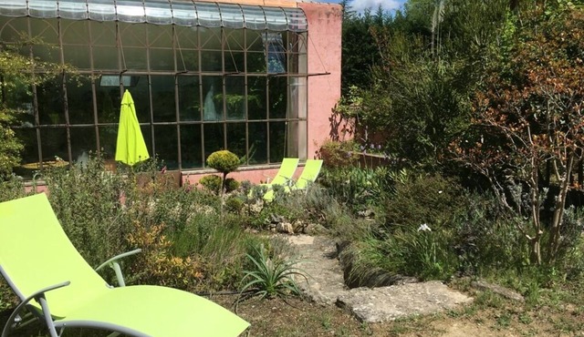 Ecolodge "Au Fil de l'Eau". Swimming pool in inner garden. Near Isle/Sorgue.