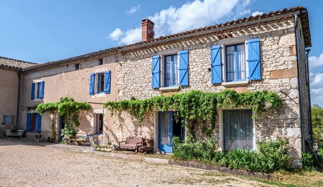 Ecolodge for 15 to 25 pax with swimming pool, Jacuzzi, sauna, games room