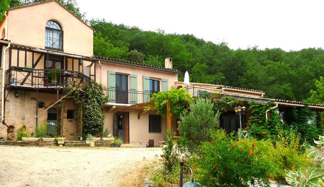 Ecological and peaceful country gîte in Cathar country, with horse accommodation