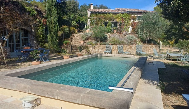 Ecological house in a quiet location, 1 hour from the sea and the Verdon gorges.