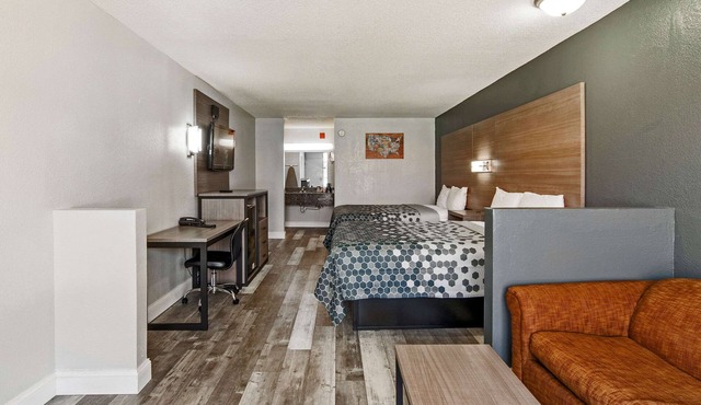 Econo Lodge And Suites Bricktown