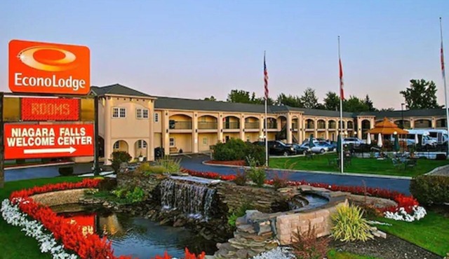 Econo Lodge At The Falls North