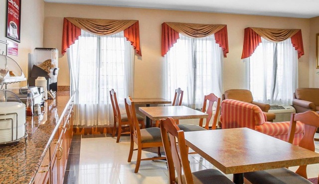 Econo Lodge Brunswick Travel Center