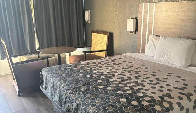 Econo Lodge Calhoun South