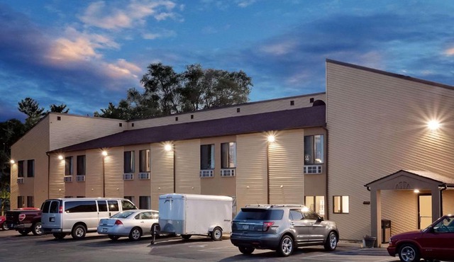 Econo Lodge Canton North