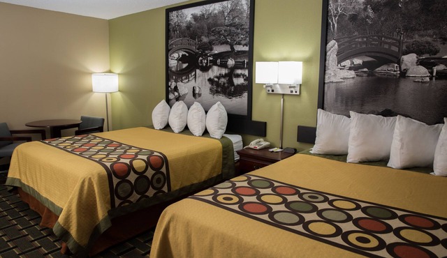 Econo Lodge Canton North