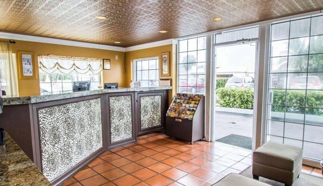 Econo Lodge Cocoa Beach - near the Port