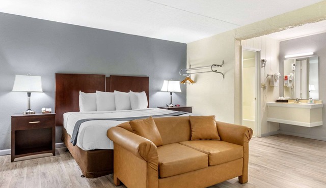 Econo Lodge Conway Central