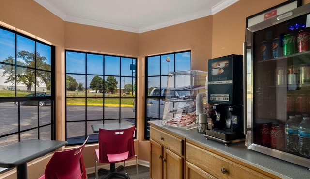 Econo Lodge Cornersville I-65