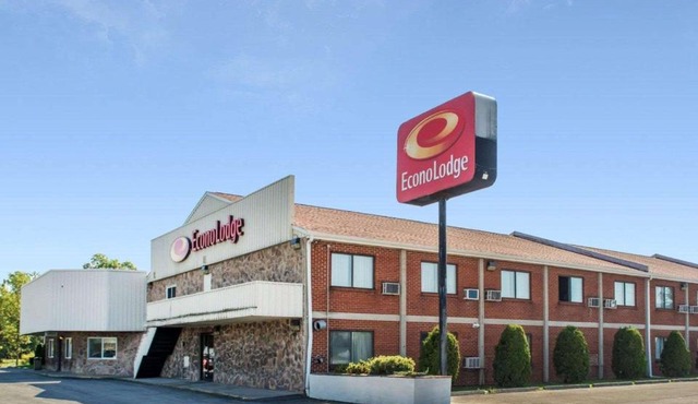 Econo Lodge Darien Lakes