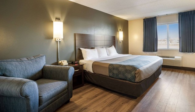 Econo Lodge Darien Lakes