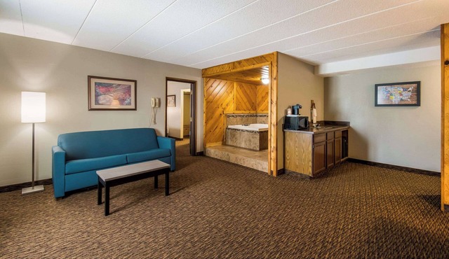 Econo Lodge Duluth near Miller Hill Mall