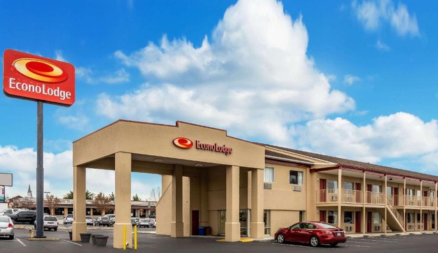 Econo Lodge East