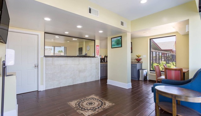 Econo Lodge Gallatin - Metro Nashville