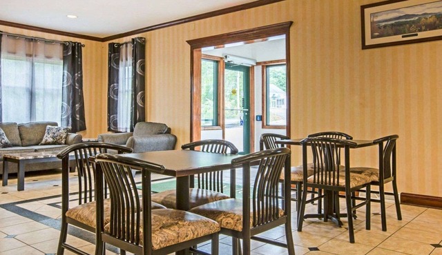 Econo Lodge Glens Falls/Lake George