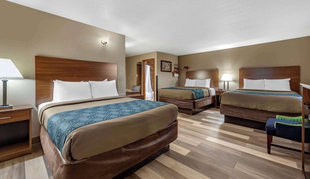 Econo Lodge Hays I-70