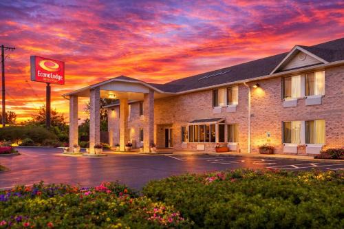 Econo Lodge Inn & Suites Fairview Heights St Louis