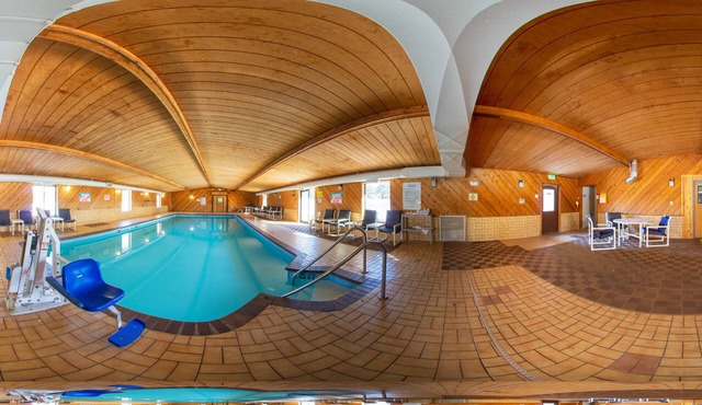 Econo Lodge Inn & Suites Wisconsin Dells