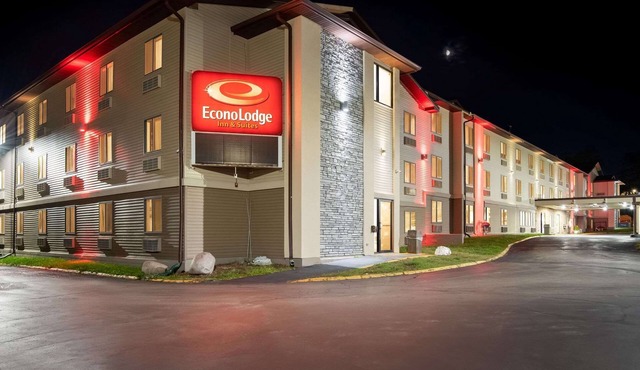 Econo Lodge Inn & Suites - Des Moines/Merle Hays Road
