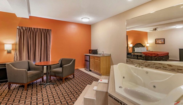 Econo Lodge Inn & Suites Granite City - St. Louis