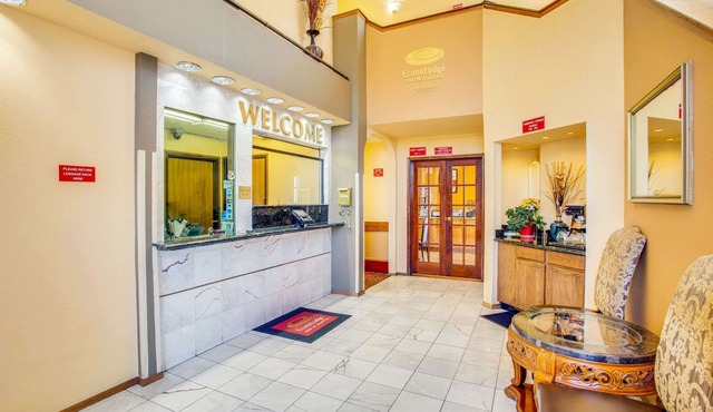 Econo Lodge Inn & Suites Albuquerque East I-40 Eubank Exit