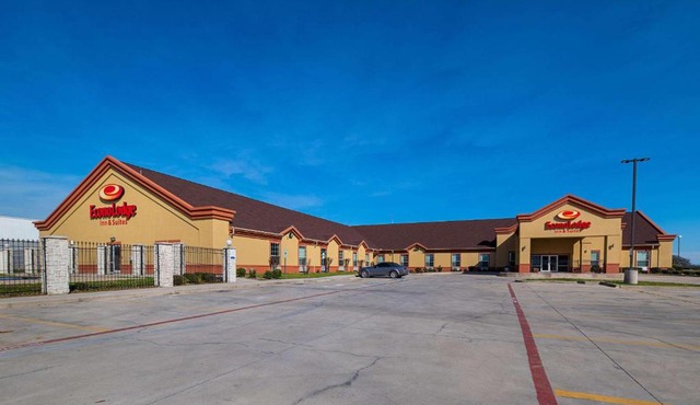 Econo Lodge Inn & Suites Bridgeport