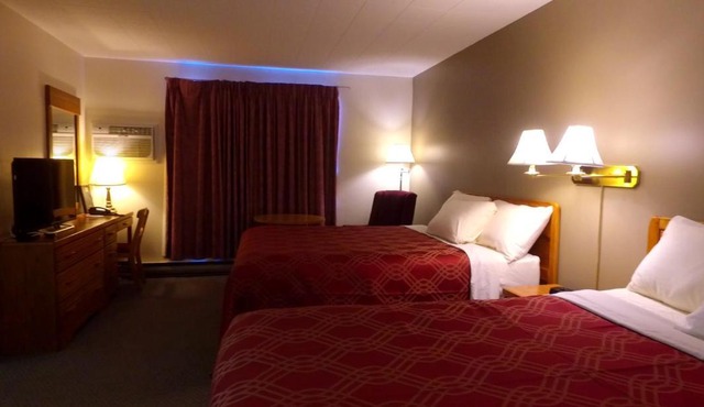 Econo Lodge Inn & Suites