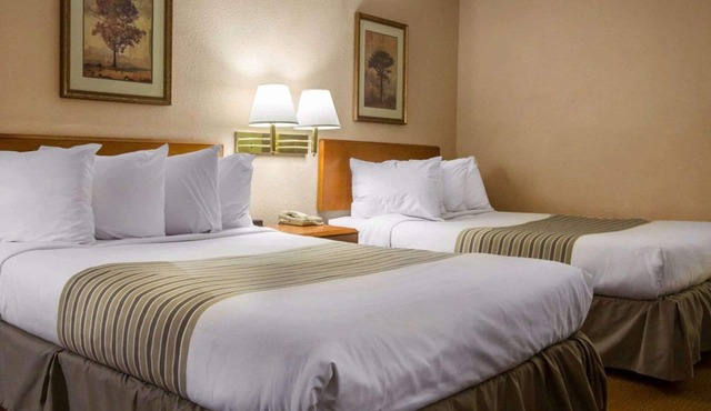 Econo Lodge Inn & Suites Columbus near Fort Benning
