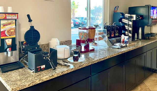 Econo Lodge Inn & Suites Corning Travel Center