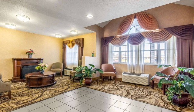 Econo Lodge Inn & Suites Evansville East