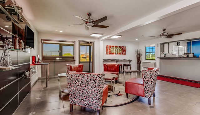 Econo Lodge Inn & Suites Enid South