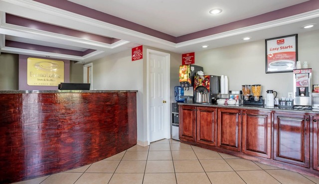 Econo Lodge Inn & Suites Evergreen