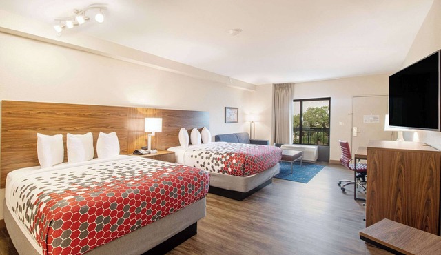 Econo Lodge Inn & Suites Foley - North Gulf Shores