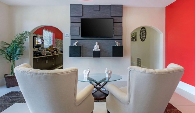 Econo Lodge Inn & Suites Houston Willowbrook