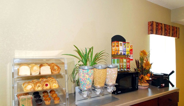 Econo Lodge Inn & Suites Kearney South