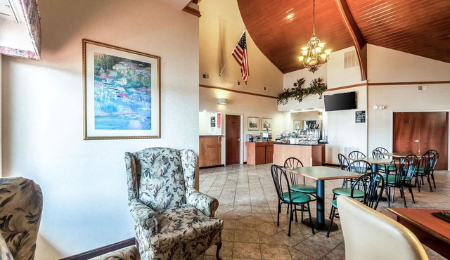 Econo Lodge Inn & Suites Middletown - Winchester South
