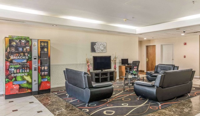 Econo Lodge Inn & Suites Marietta near Dobbins ARB
