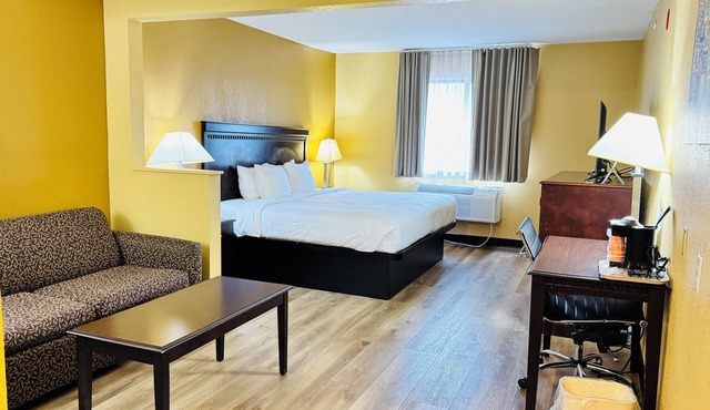 Econo Lodge Inn & Suites Monroe