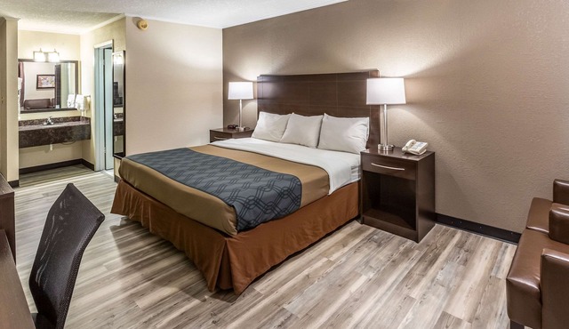 Econo Lodge Inn & Suites Newton