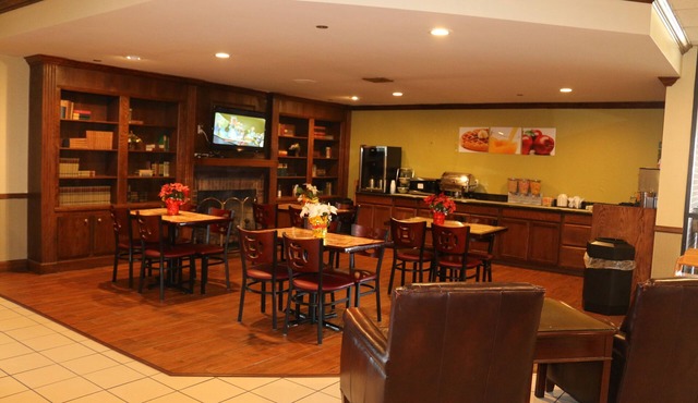 Econo Lodge Inn & Suites Norton - Wise South