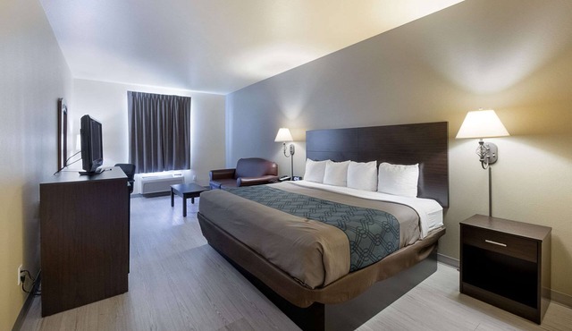 Econo Lodge Inn & Suites Bridgeport