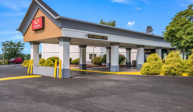 Econo Lodge Inn & Suites Chambersburg Central