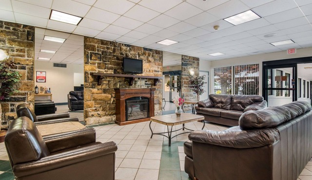 Econo Lodge Inn & Suites Chambersburg Central