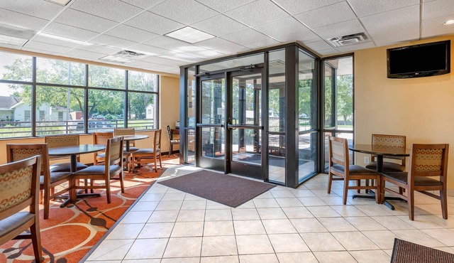 Econo Lodge Inn & Suites Des Moines Fairgrounds Area