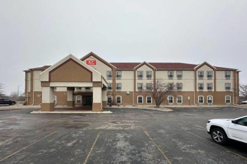 Econo Lodge Inn & Suites