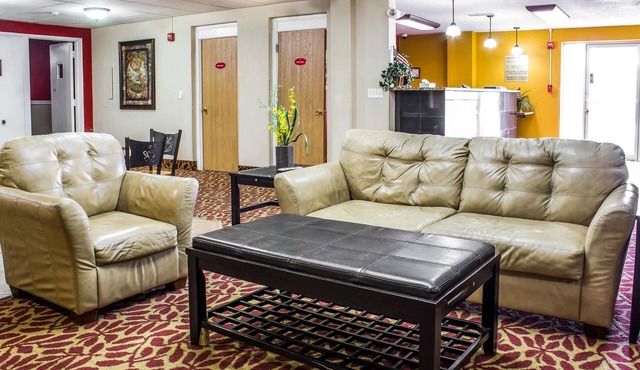 Econo Lodge Inn & Suites Walnut