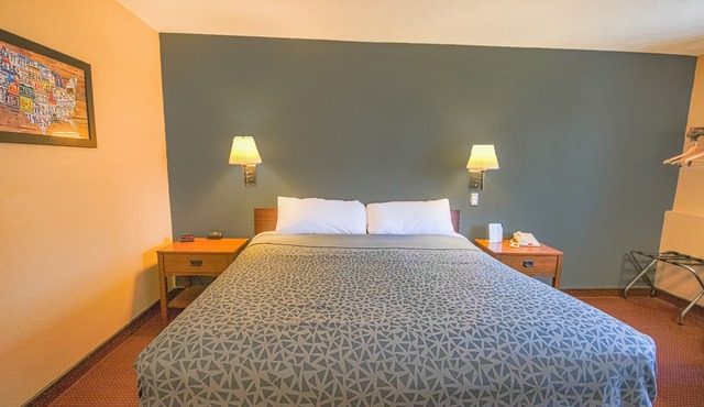 Econo Lodge Junction City I-70 Near Fort Riley